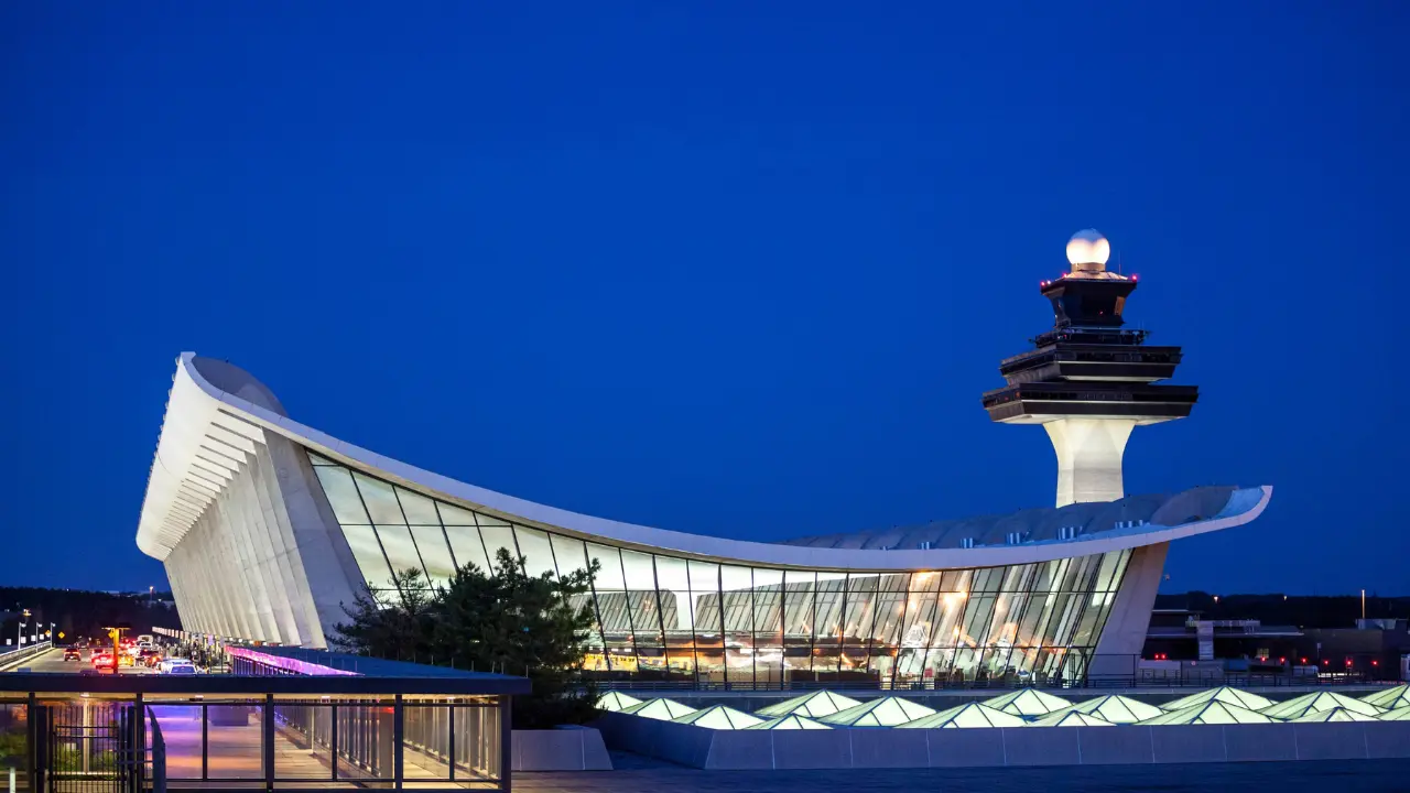Washington Dulles International Airport (IAD)