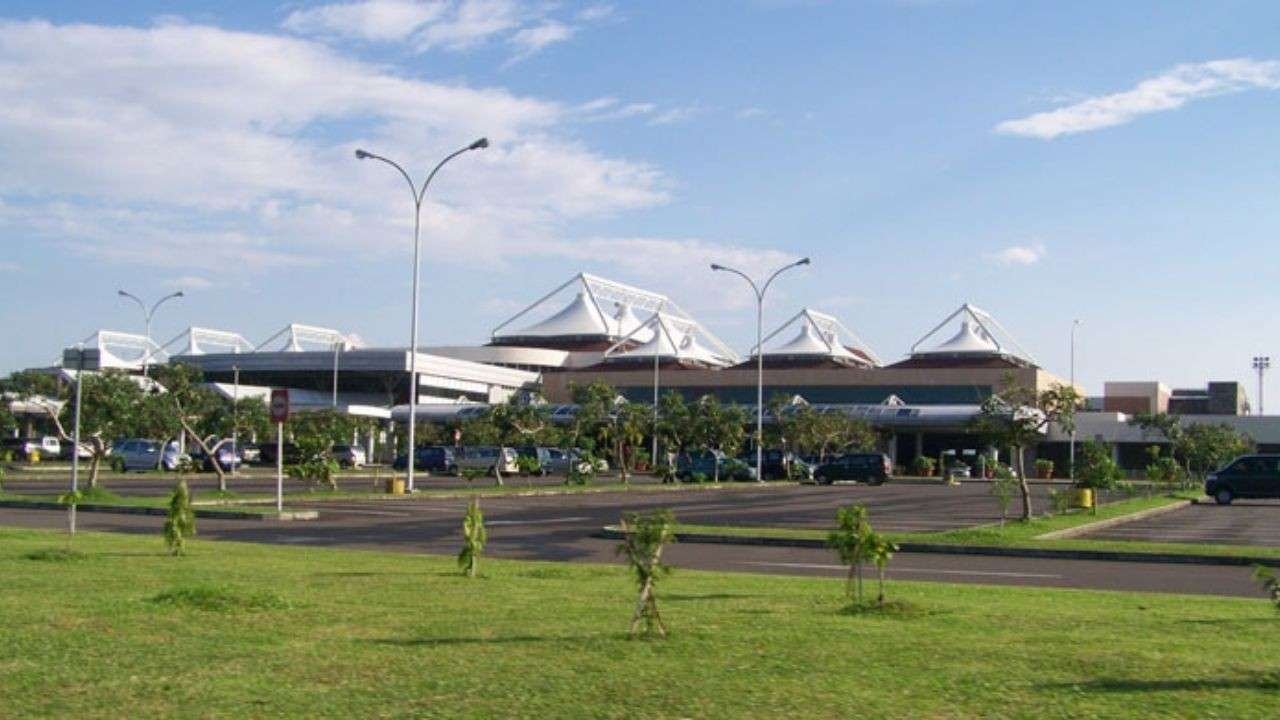 Sultan Mahmud Badaruddin International Airport (PLM)