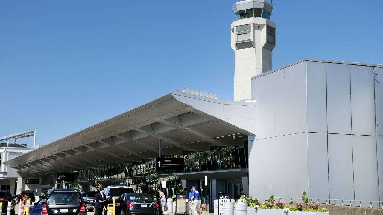 Cleveland Hopkins International Airport (CLE)